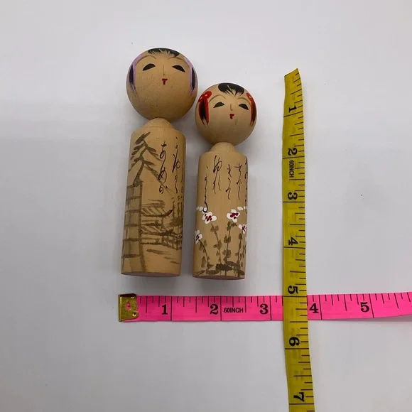 TWO VINTAGE WOOD JAPANESE KOKESHI DOLLS - Picture 2 of 13